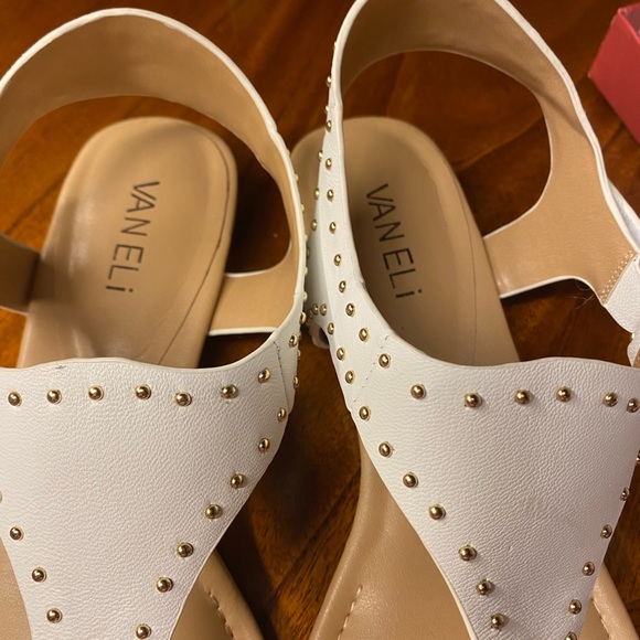 Vaneli real leather sandals white with gold accents size 8 like new - Picture 5 of 6
